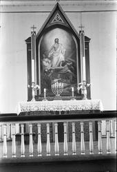 Interiør fra Kolbu kirke, mars 1944.