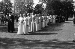 Konfirmanter i prosesjon mot Hoff kirke august/september 194