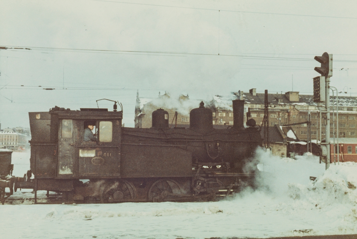 Skifting på Oslo Østbanestasjon med damplokomotive type 23b 441.
