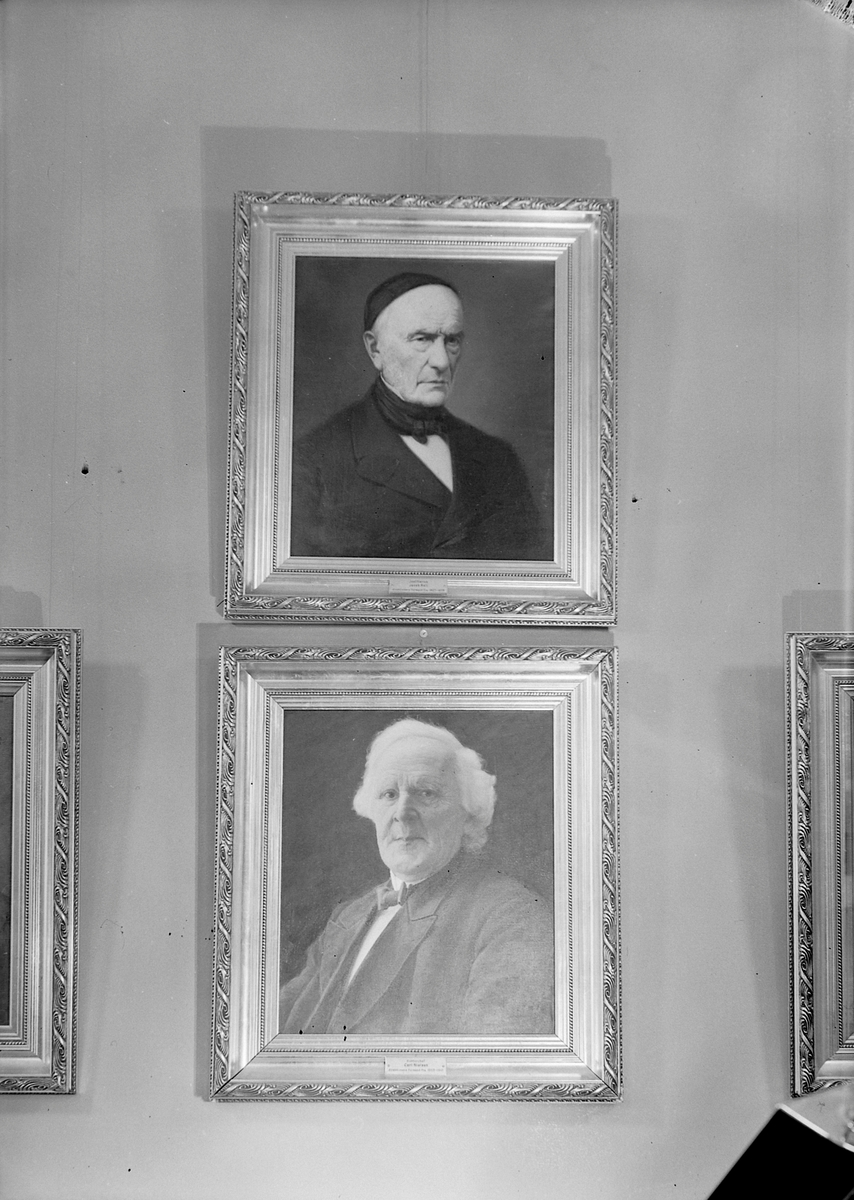 Malerier i formannskapssalen - justitiarius Jacob Roll (øverst) og kontorsjef Carl Nielsen