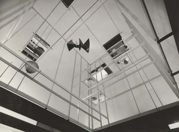 Utstillingsstand for emaljearbeider ved Triennalen i Milano 