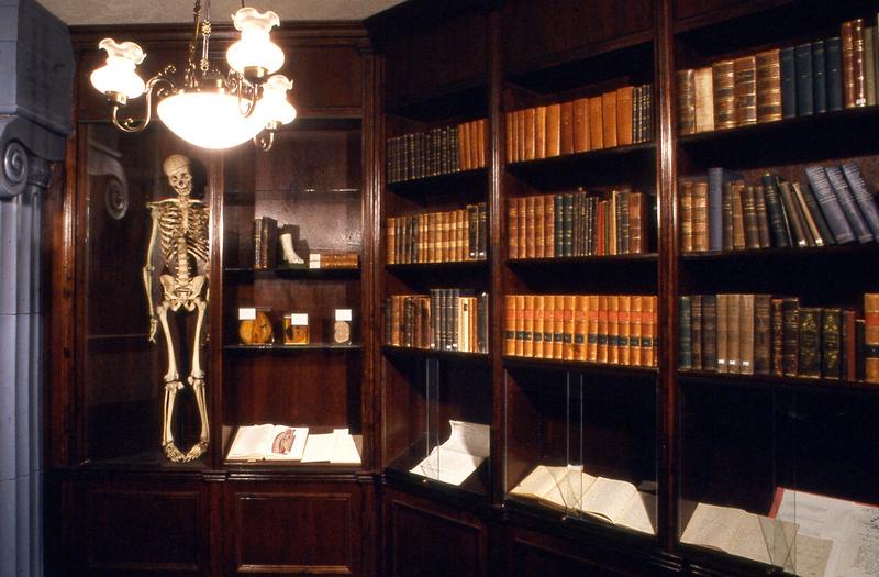 Biblioteket i utstillingen "Gammeldoktoren"