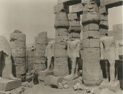 Luxor, le temple. Statues Ramses [Fotografi]