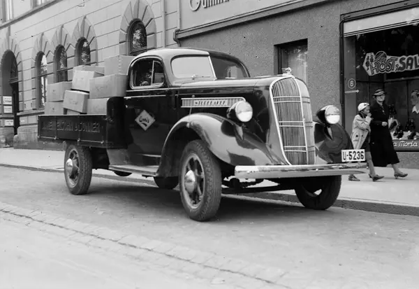 Lastebilen til A. Mendelsohn & Sønner konfeksjonsfabrikk