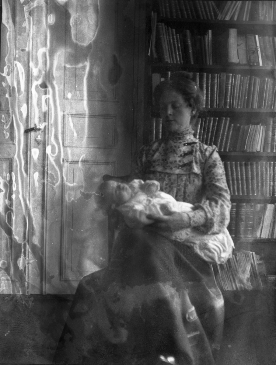 Rikard Berges fotoarkiv. Portretter, gruppebilder, landskap, fjellturer. Bilde nr. 4

Fotografier tatt av Rikard Berge. 642 nummer. Samlingen består av negativer bladfilm. Motivene er ført inn i egen protokoll av Berge. Protokollen har tittel "Bilæt-emne"