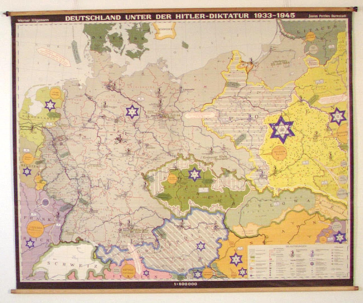 Europakarta "Deutschland unter der Hitler-Diktatur 1933-1945", utgiven av Werner Hilgemann och Justus Perthes i Darmstadt. Färgtryck. Visar Tyskland under andra världskriget med förklaringar i nedre högra hörnet. "Första upplagan".