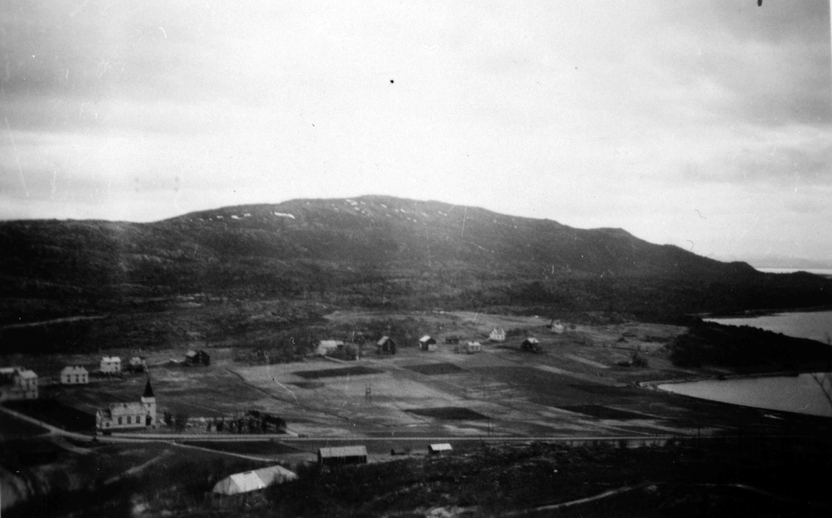 Utsikt over Stonglandseidet. Ca.1950. Bildet er antakelig tatt høsten 1955.