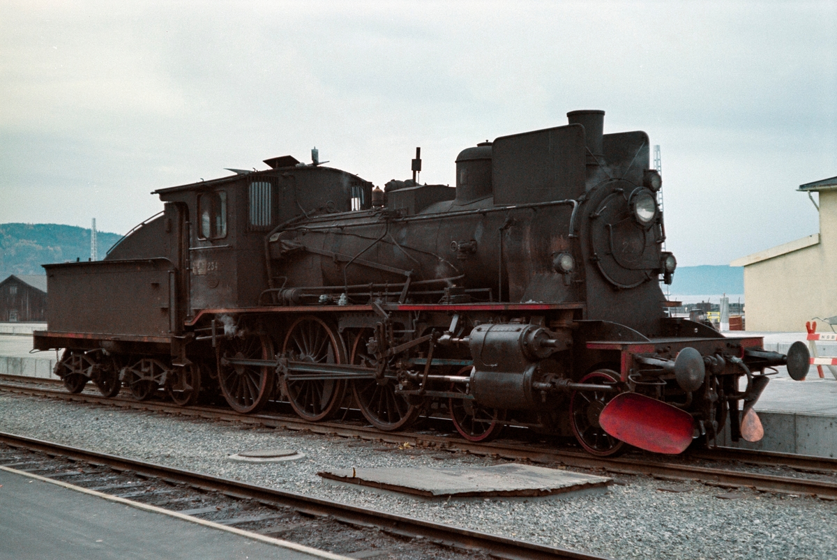 Damplokomotiv type 27a nr. 234 på Trondheim stasjon.
