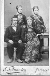 Gruppe,framme frå v.Per Uthallen og Barbo Skaga Uthallen.
B