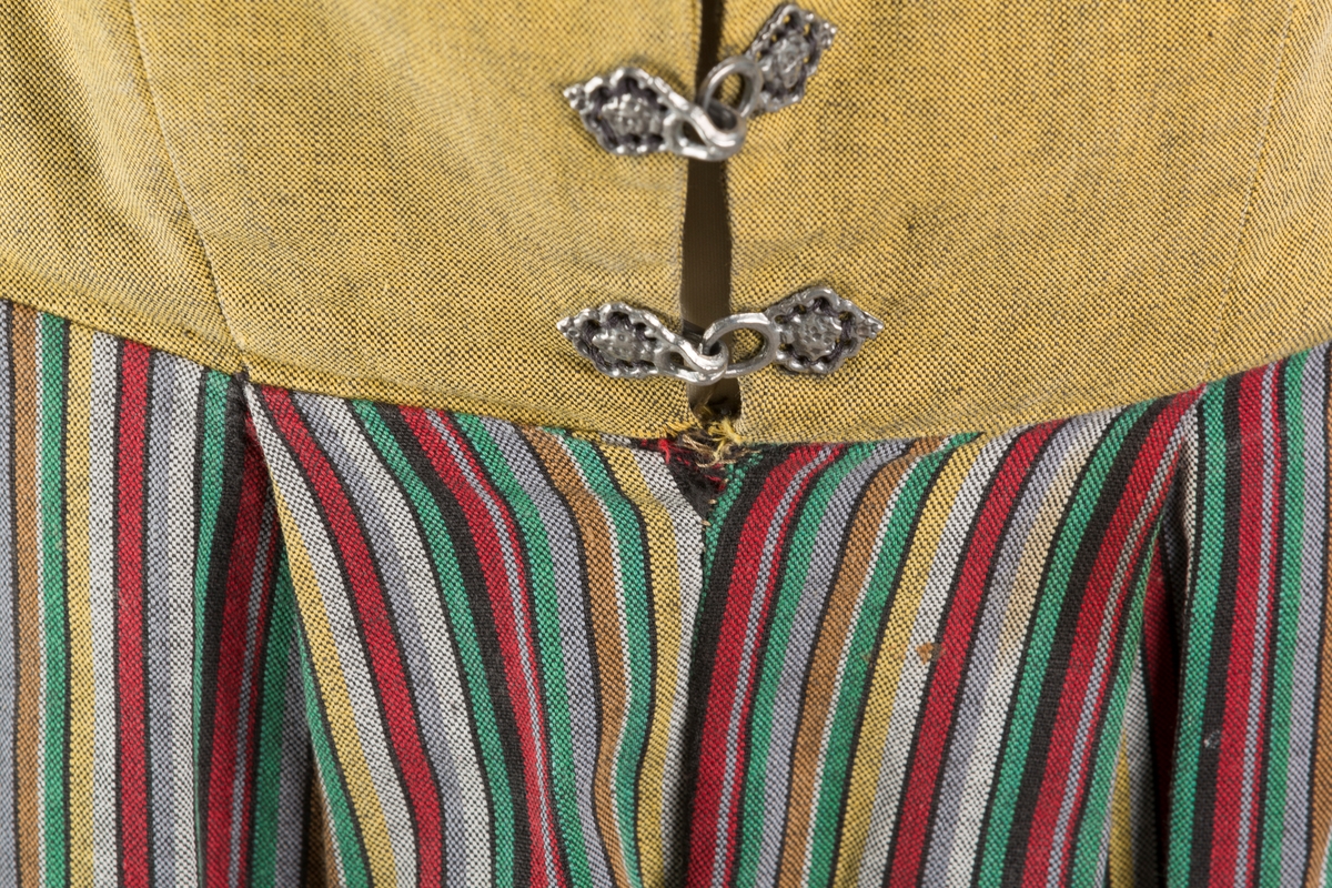 Striper i renningen i skjørtet