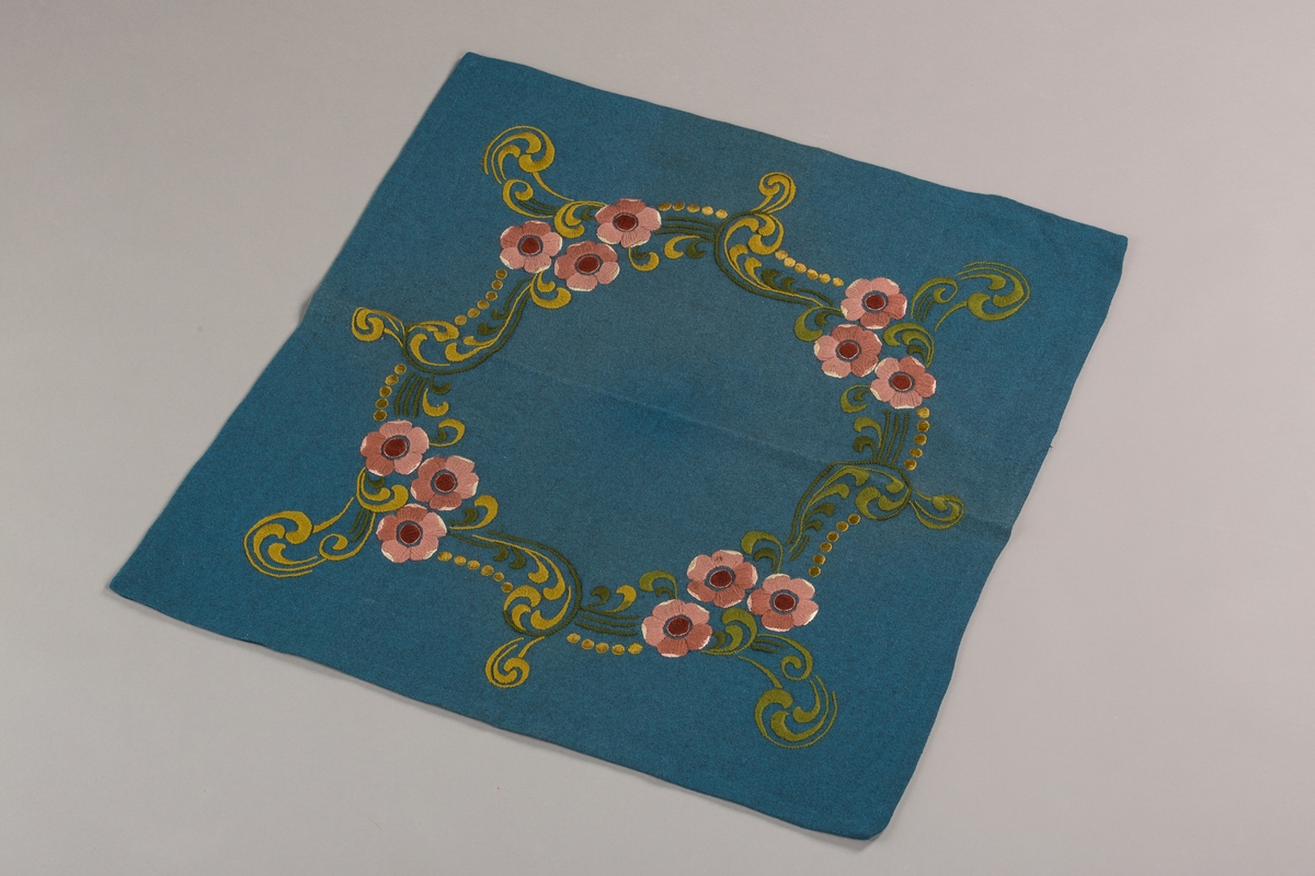 Blomster, blad og linjer