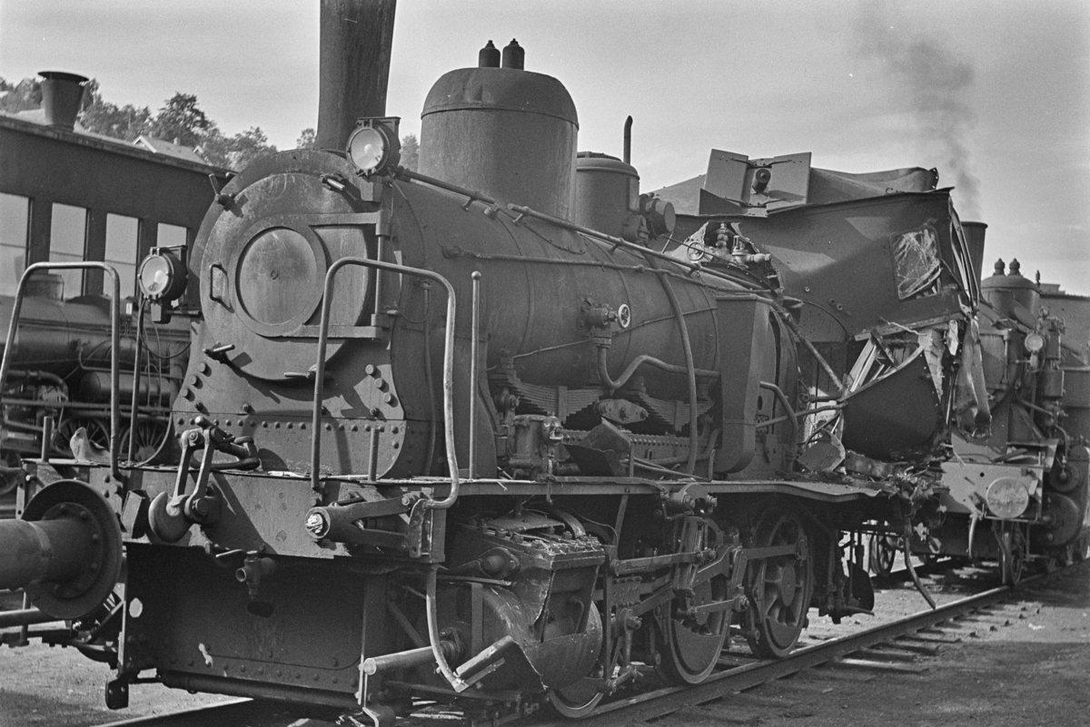 Damplokomotiv type 25e nr. 485 sterkt skadet etter i skifteuhell i Trondheim.