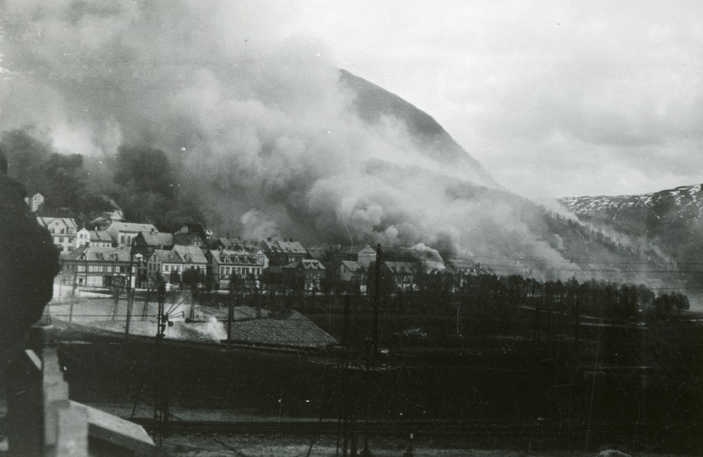 Brann i bydelen Oskarsborg i Narvik i 1940.