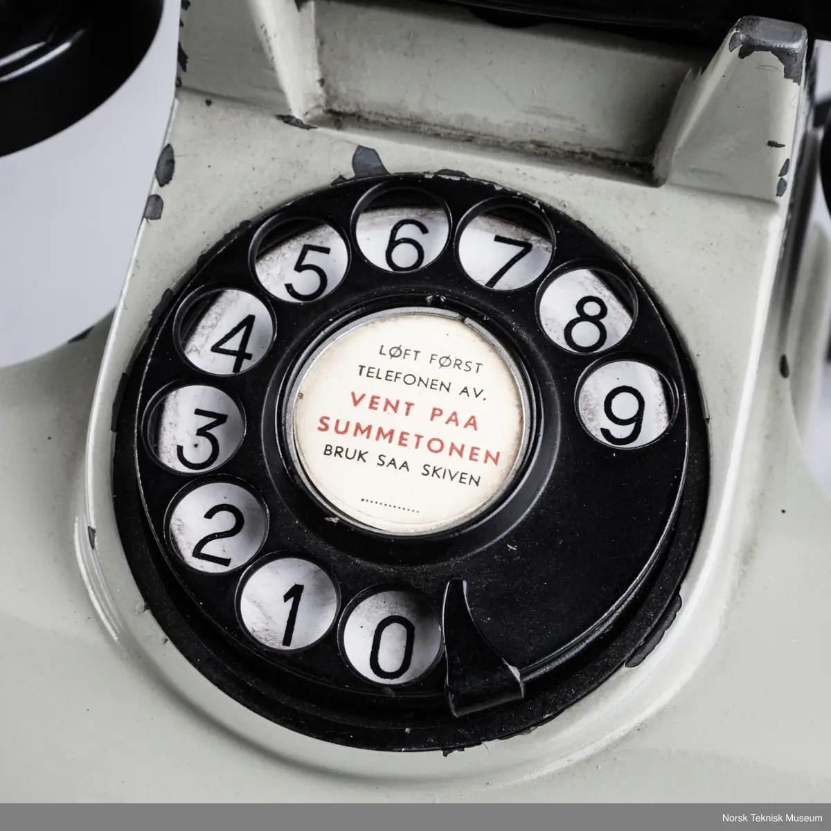 Apparatet mangler støpsel og ledning til støpsel.