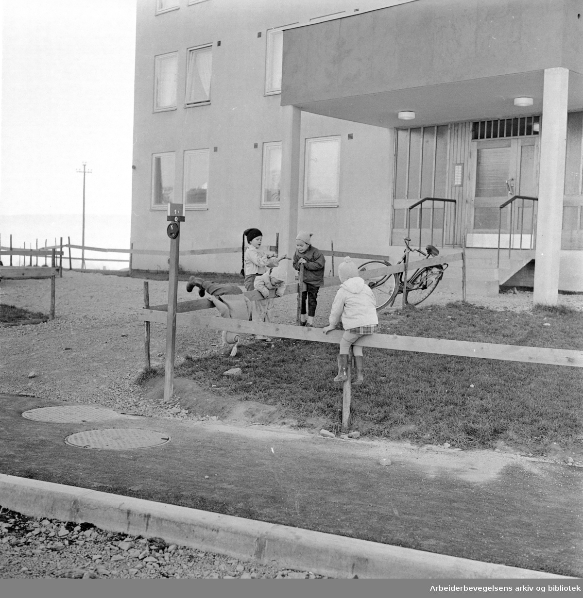 Trondhjemsveien. Høyblokkene på Bjerke. Oktober1962