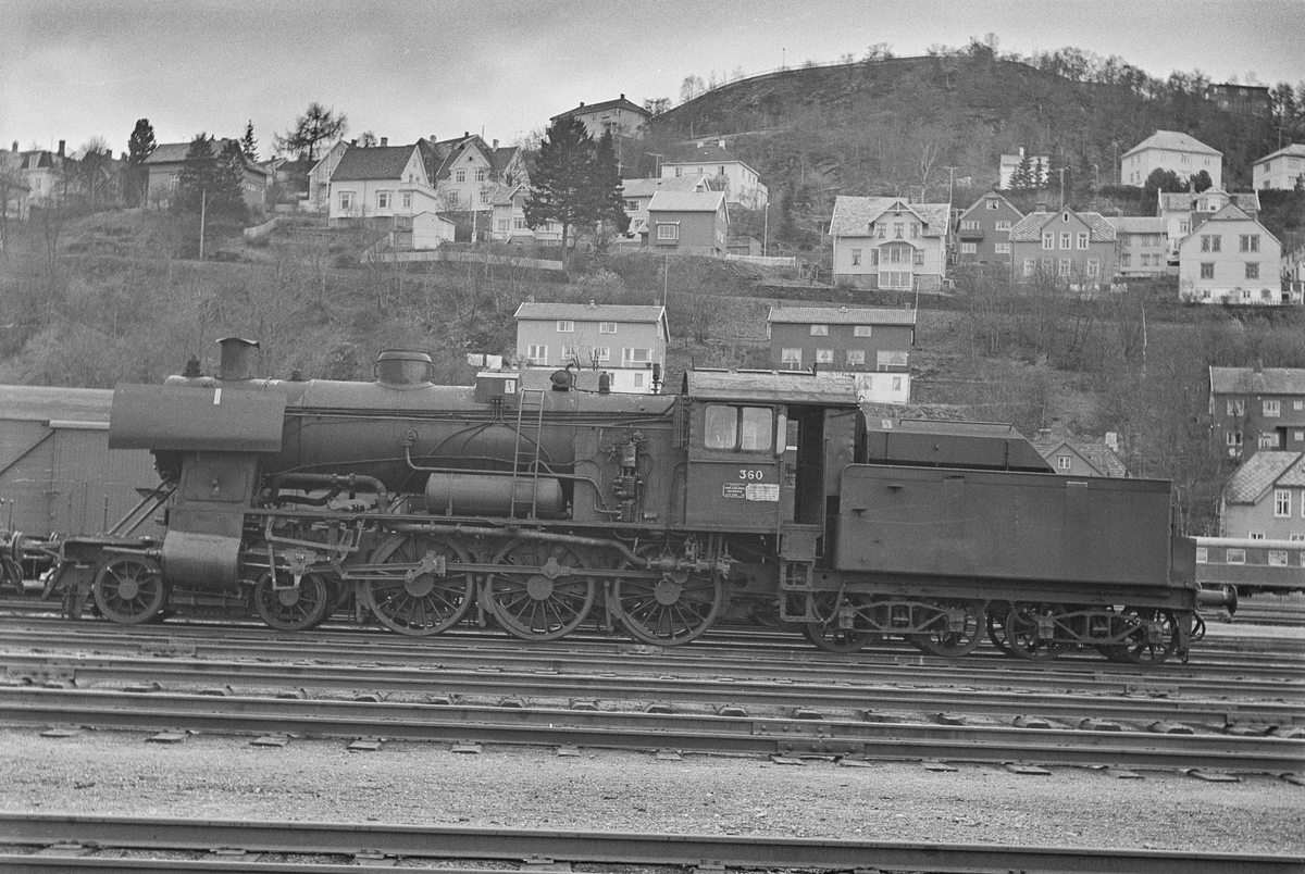 Hensatt damplokomotiv type 30b nr. 360 på Marienborg ved Trondheim.