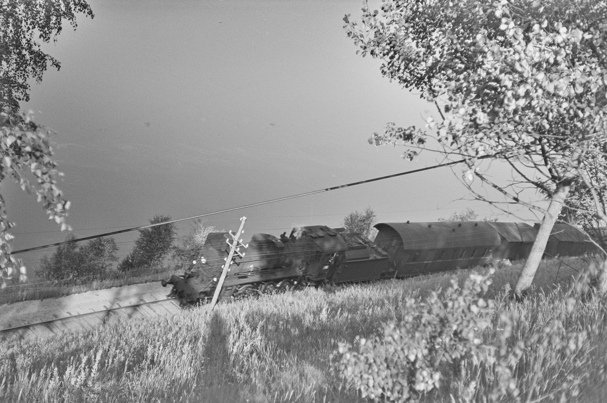 Godstog nær Flisa stasjon på Solørbanen. Toget trekkes av damlpokomotiv type 26c nr. 433.