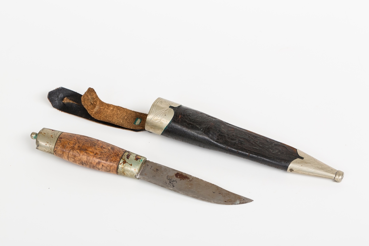 Håndlaget kniv med slire, norsk stil.