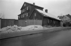 Sandaker. Sandakerveien 24. står for fall. Februar 1969