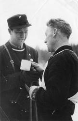 Fritjof Brun og en annen person under "Finnekampen".