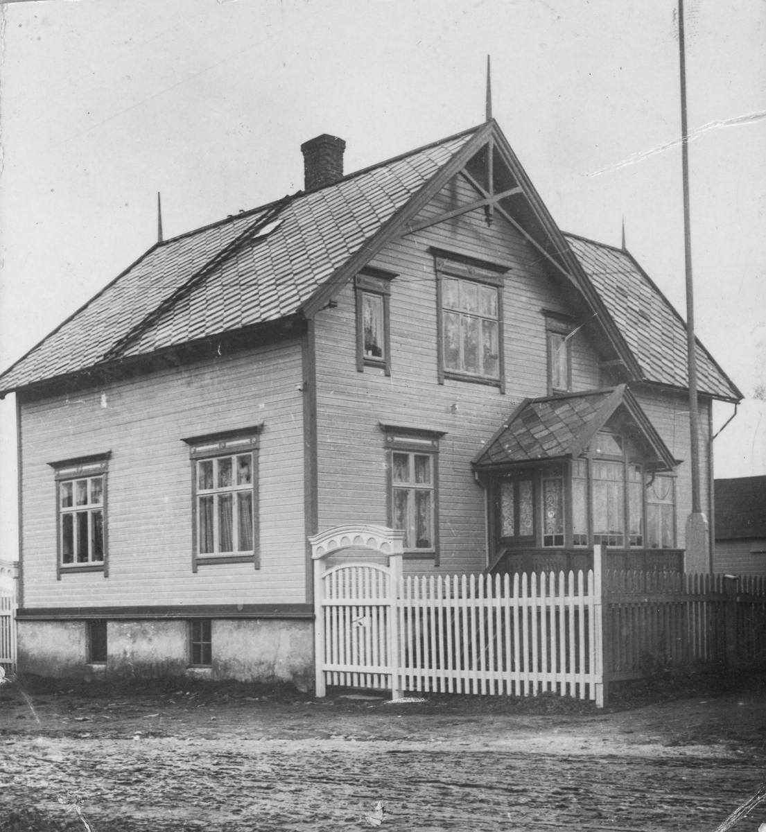 Huset til los Nilsen ved Byskillet.