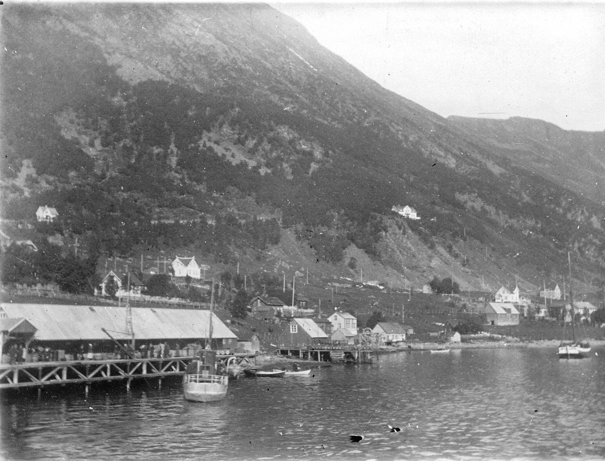 Sigerfjord i Sortland 1914-15. Oppe i fjellsida midt i bildet ligger ...