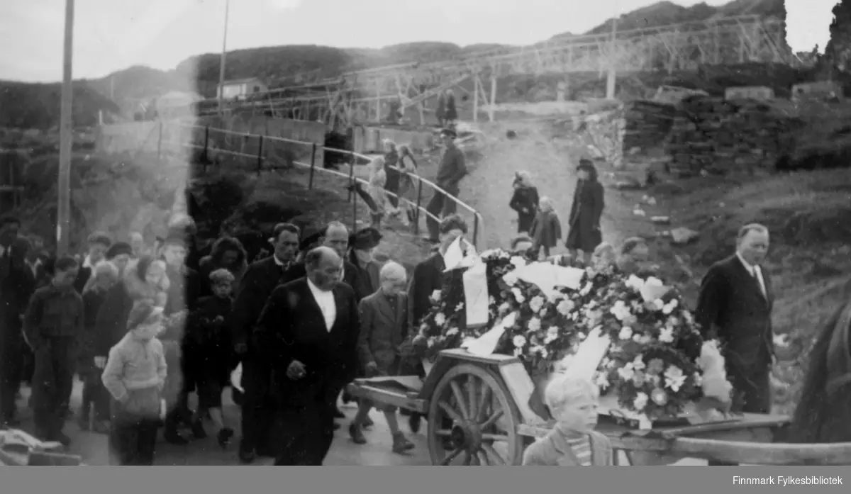 Begravelsen av partisaner i Berlevåg 1946.
