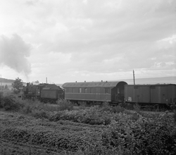 Godstog fra Eina til Skreia med damplok 24b 264 ved innkjør 