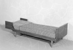 Kombinasjonsmøbel. Sofa, seng og bord i ett.