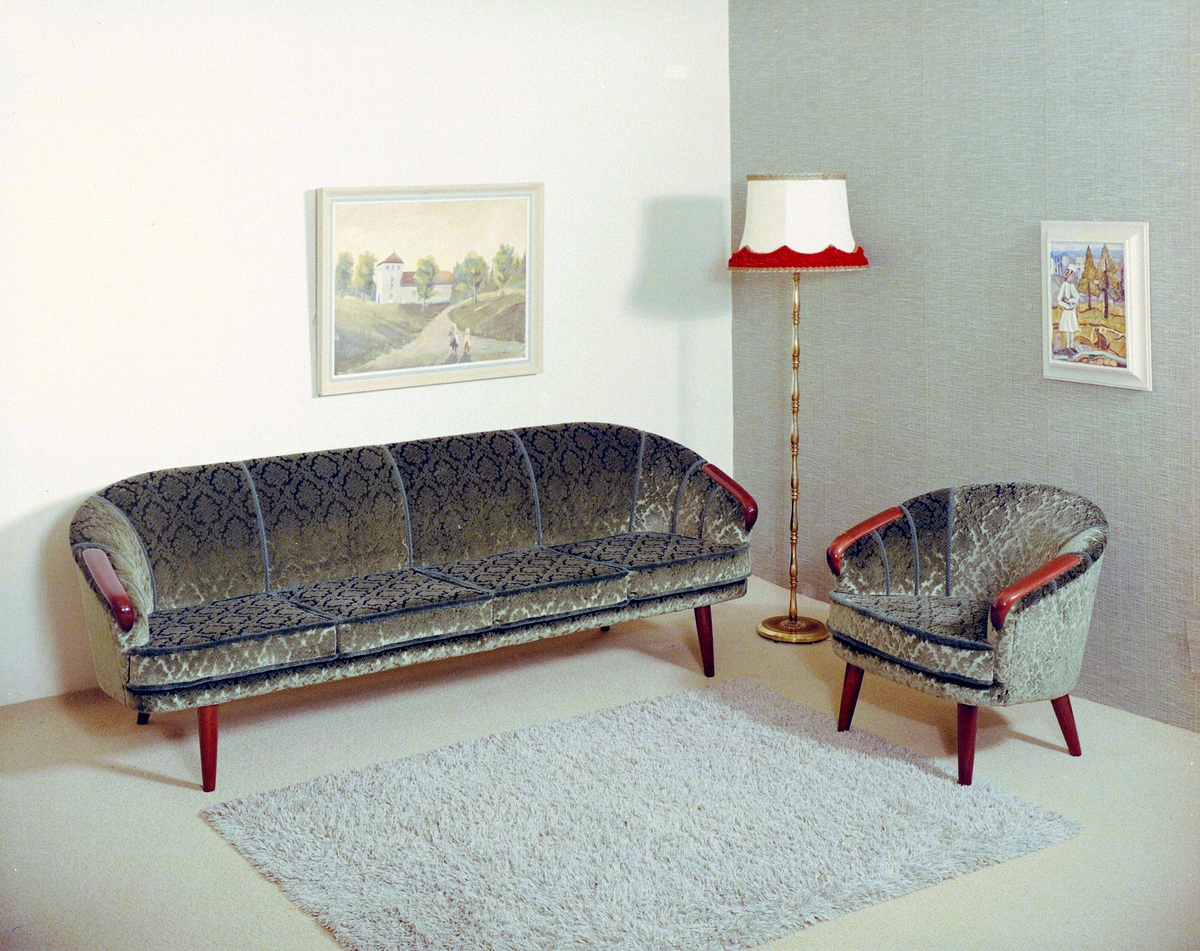 Salong. Sofagruppe med sofa og lenestol.