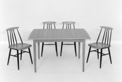 Spisestove. Bord og stolar.