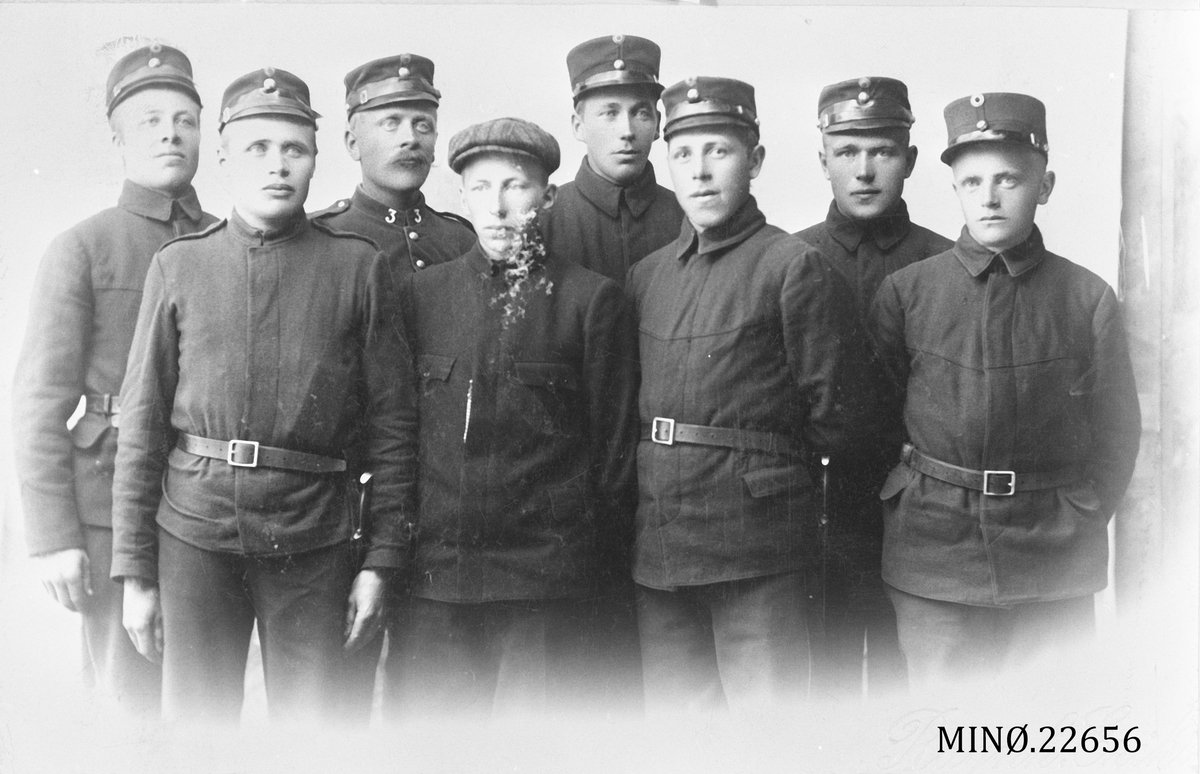 Unge soldater i uniform