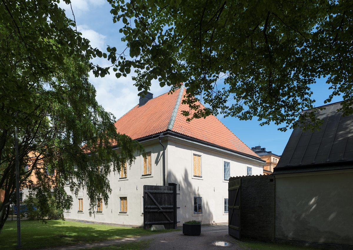 Fotodokumentation av byggnader på Marinbasen i Karlskrona. Tygkontoret. Byggnaden uppfördes under 1730-talet.