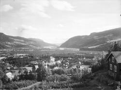 Ringebu. Bilde tatt fra Vålebru, med det gamle kommunehuset 