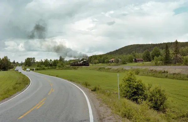 Veterantog på Solørbanen, syd for Kirkenær. Toget trekkes av