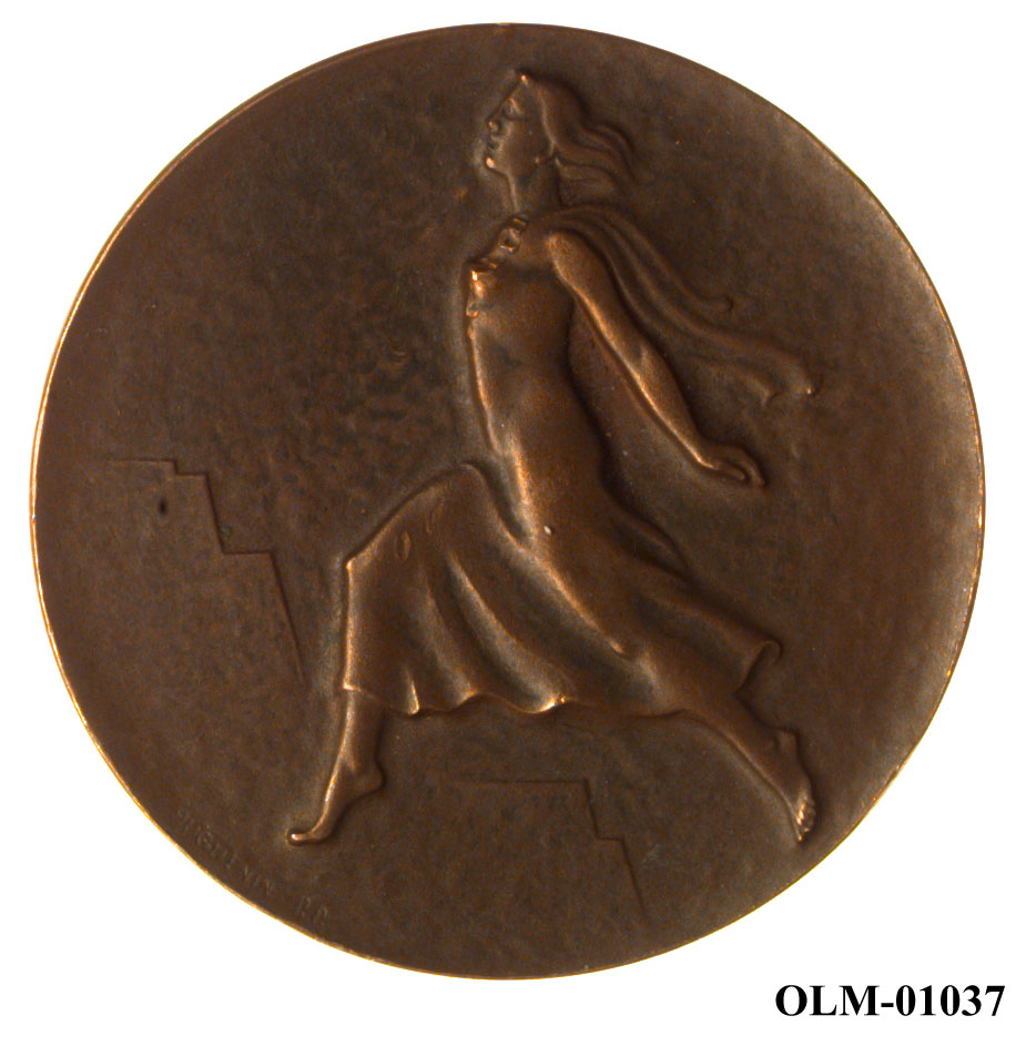 Inneholder 101 merker, pins og  medaljer.
Guttorm Berge tok tilbake samlingen 21.mai 1996.-notert i aksesjonsboken.