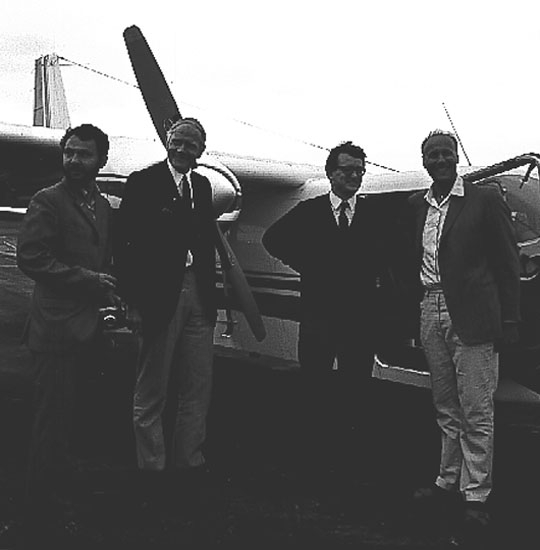 Direktör Olle Olsson, piloten Neil Harryson, Ingenjör Bengt Thorin, Göteborg, samt arkitekten Christer Sandin, Stockholm