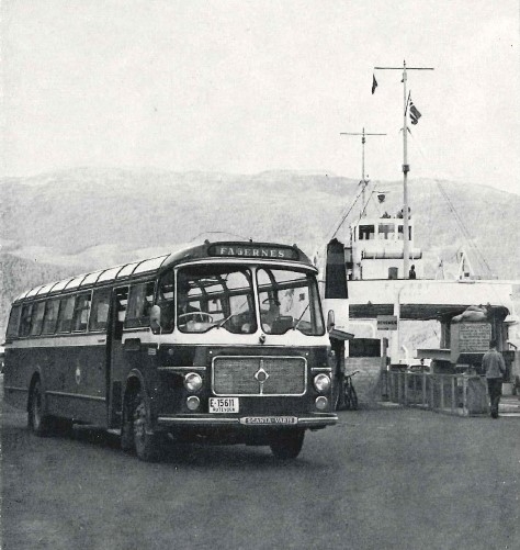 Dette er bilde av den tredje og siste bussen i JVB med registreringsnr. E-15611.
En Scania Vabis B 75 registrert 090463 med 43 sitteplasser og er lakkert i originale JVB farger.