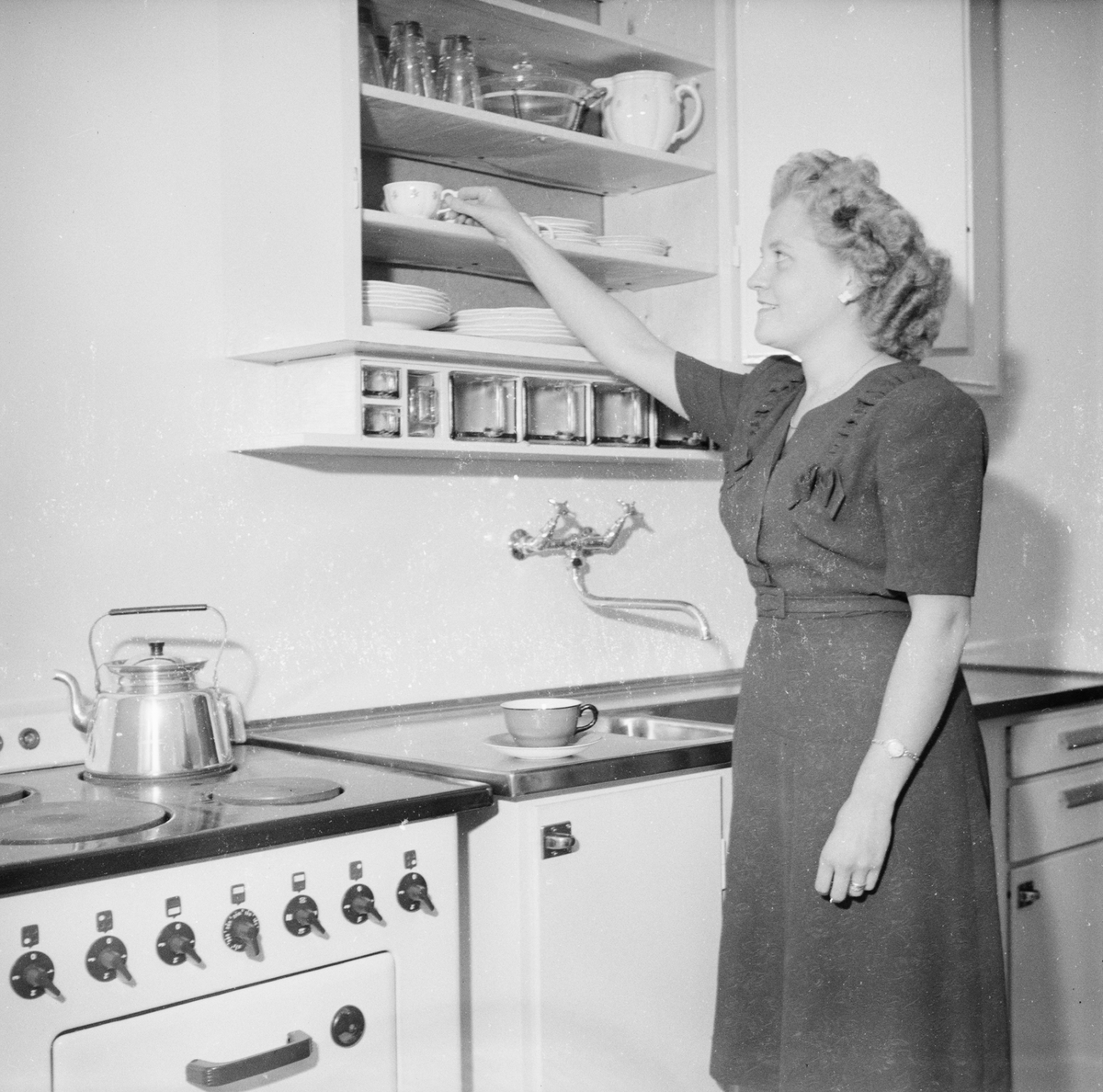 Kvinna i kök, Uppsala, september 1947