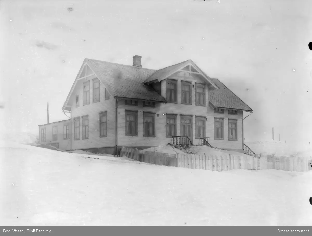 Esbensens Handelshus i Vadsø på nordsiden av Varangerfjorden.