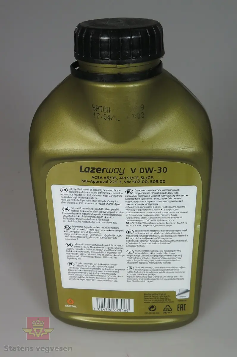 Tom plastflaske for 1 liter motorolje av typen Statoil Lazerway V 0W-30. Beige flaske med svart kork. Etikett på fram - og baksiden, som opplyser om innholdet.