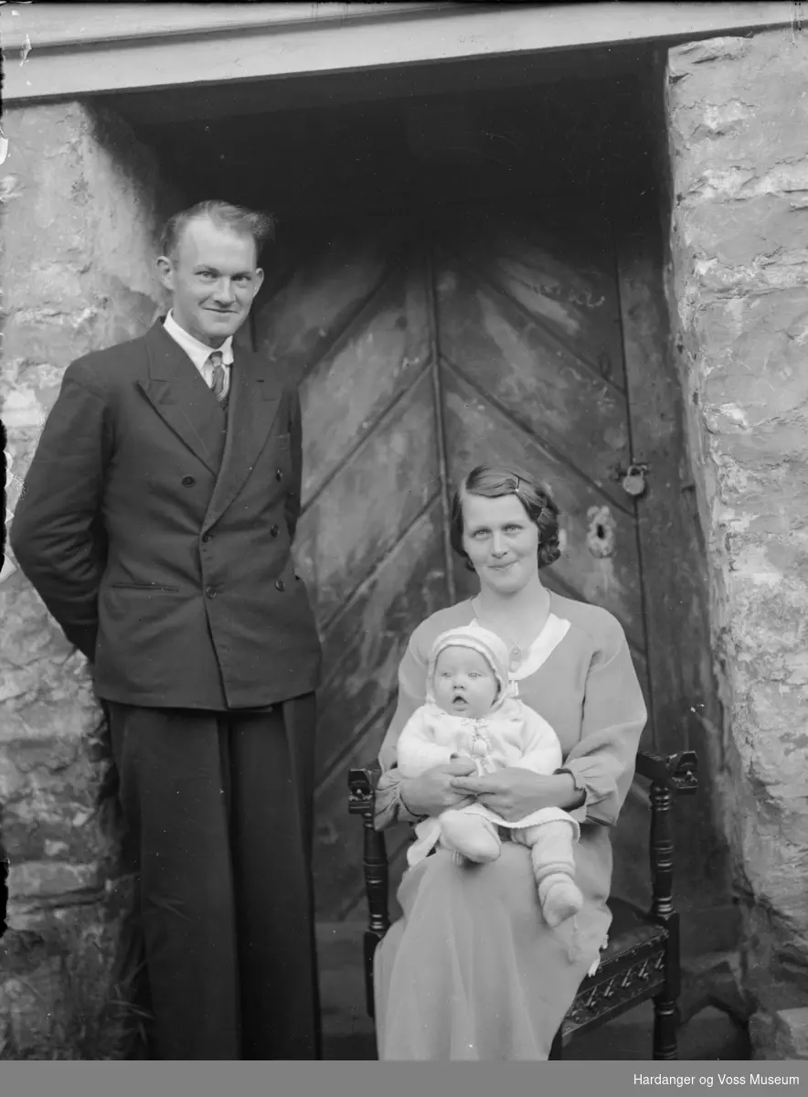 Familie med lite barn, Ingrid og Erling L. Håheim 