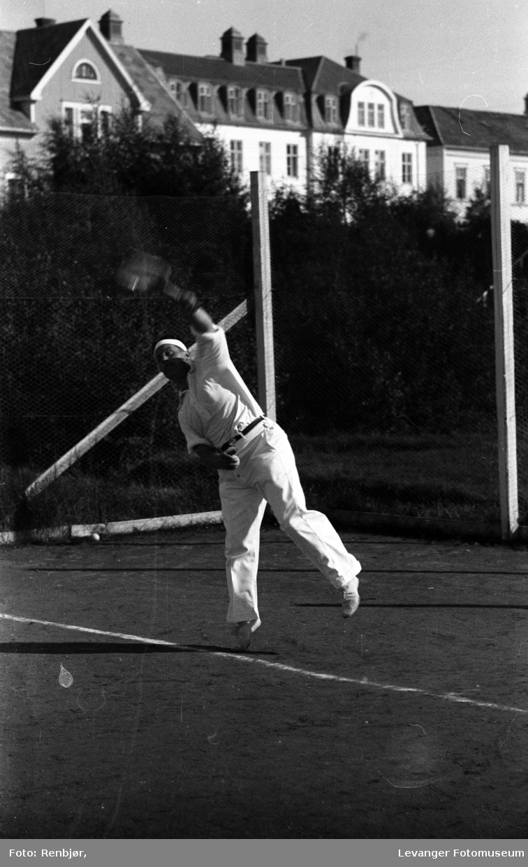 Tennis på Levanger stadion. 
