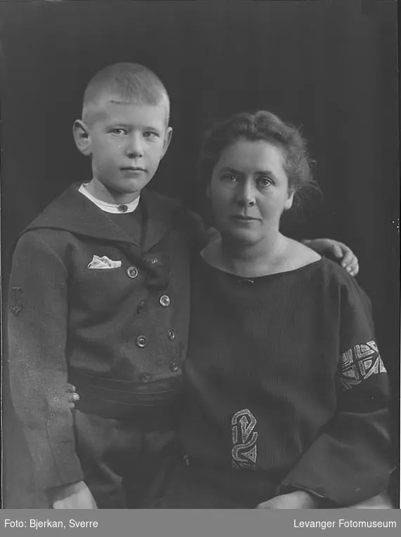 Portrett av fru Falstad og hennes sønn fornavn ukjent