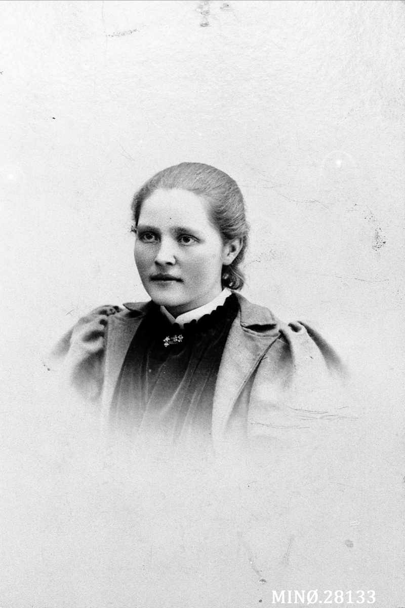 Portrett av kvinne - Anna Trondsdatter Bustad. 