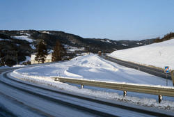 Lillehammer.  Gudbrandsdalsvegen og E6 sett mot nord-vest fr