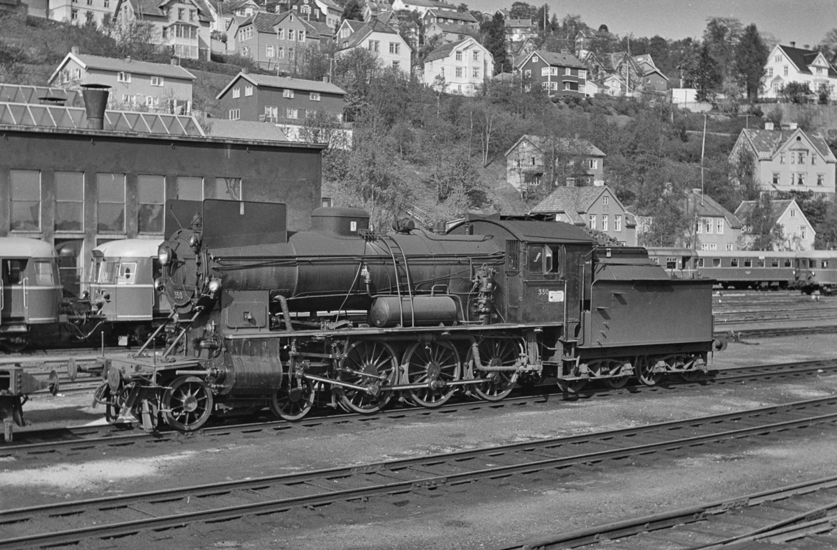Damplokomotiv type 30b nr. 350 ved verkstedet Marienborg i Trondheim.