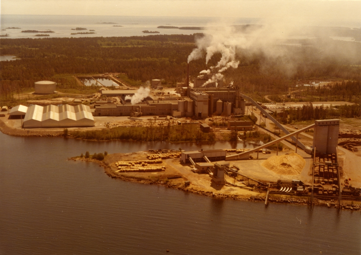 Mönsterås bruk skogsägarnas cellulosafabrik.