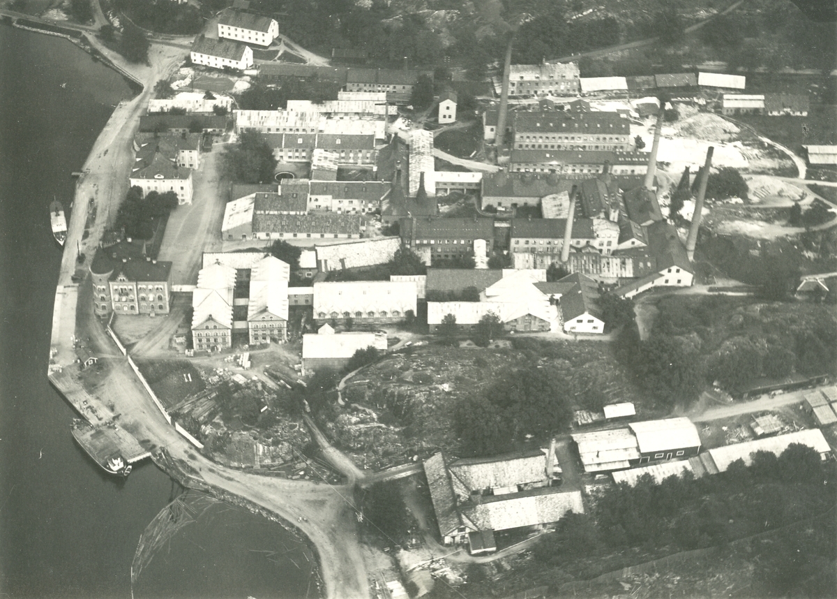 Exteriör. Flygfoto över Gustavsbergs fabriksområde med omnejd.