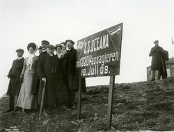 'Nordkap Oceaneas skilt på Toppen 23/7 1909'